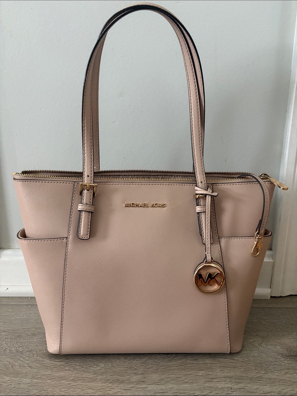 MICHAEL KORS Soft Pink Saffiano Leather Tote with Gold Hardware - Picture 1 of 4
